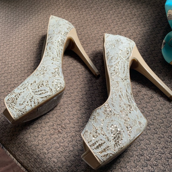 GUESS 4 inch high heels - Picture 5 of 6